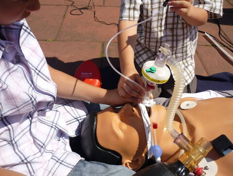 Ausbildung BLS + fuer maximal 40 Personen - Kinder Beatmung Puppe